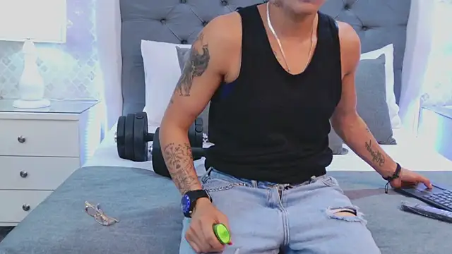 ZoeKrug online show from 01-18-26, 03:21