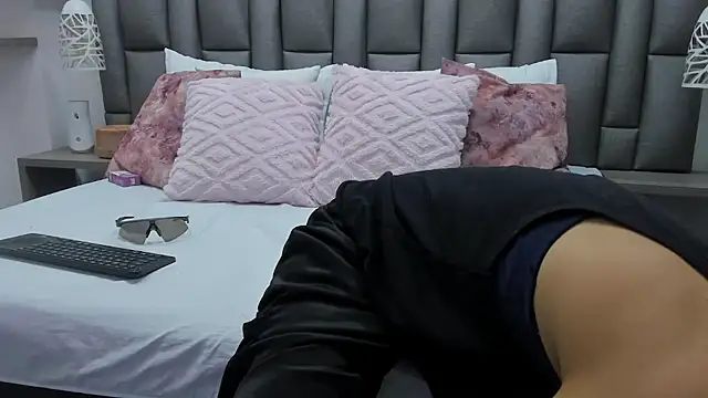 ZoeKrug online show from 02-23-26, 12:28