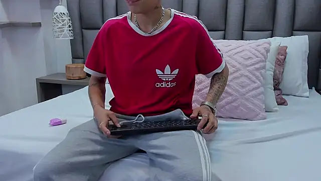 ZoeKrug online show from 03-03-26, 12:12