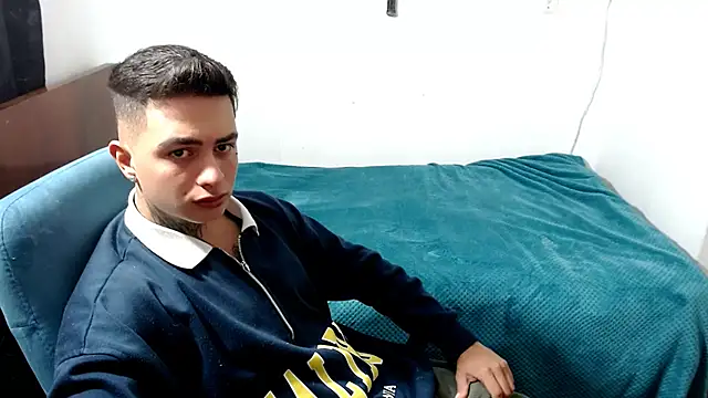 Snapshot of santii_ss chatting on 09-25-25, 08:37 santii ss online show from 09-25-25, 08:37