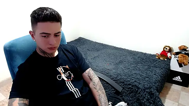 Snapshot of santii_ss chatting on 10-20-25, 01:07 santii ss online show from 10-20-25, 01:07