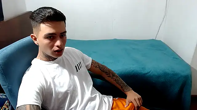 Snapshot of santii_ss chatting on 09-29-25, 11:32 santii ss online show from 09-29-25, 11:32
