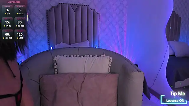 Snapshot of Yourwishisme_val chatting on 11-11-25, 03:45 Yourwishisme val online show from 11-11-25, 03:45