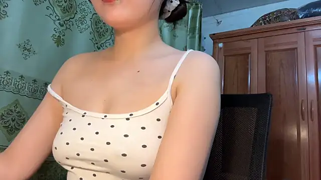 LinYi Office online show from 07-01-26, 01:06