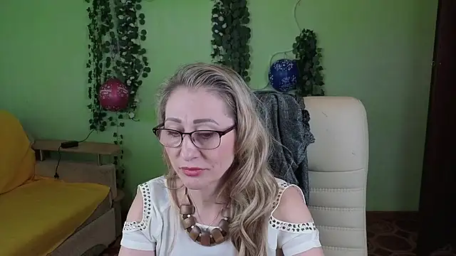 Snapshot of Habibi_Honeyy chatting on 09-28-25, 11:06 Habibi Honeyy online show from 09-28-25, 11:06