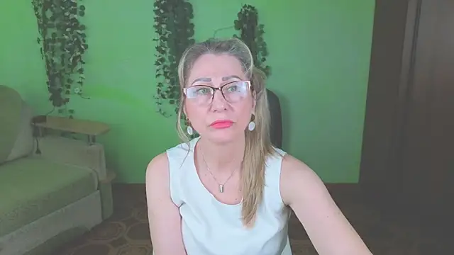 Snapshot of Habibi_Honeyy chatting on 06-01-26, 01:33 Habibi Honeyy online show from 06-01-26, 01:33