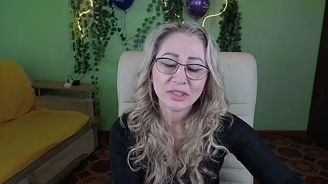 Snapshot of Habibi_Honeyy chatting on 09-18-25, 11:02 Habibi Honeyy online show from 09-18-25, 11:02