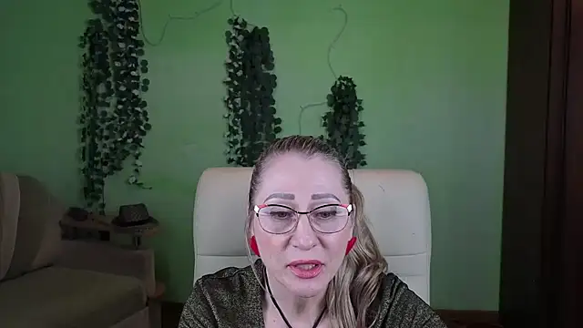 Snapshot of Habibi_Honeyy chatting on 10-19-25, 11:13 Habibi Honeyy online show from 10-19-25, 11:13