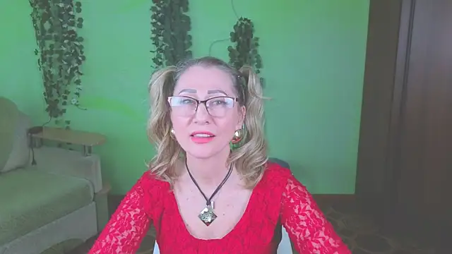 Snapshot of Habibi_Honeyy chatting on 05-31-26, 02:01 Habibi Honeyy online show from 05-31-26, 02:01