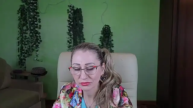 Snapshot of Habibi_Honeyy chatting on 10-18-25, 11:12 Habibi Honeyy online show from 10-18-25, 11:12