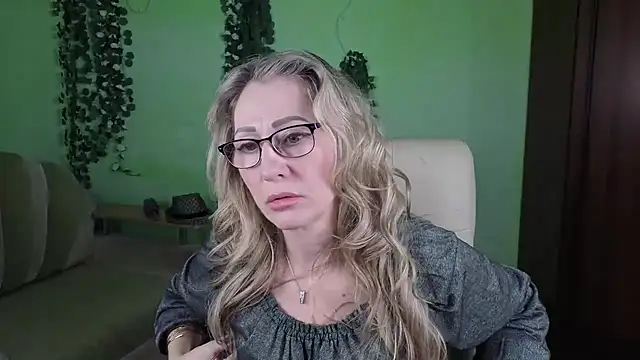 Snapshot of Habibi_Honeyy chatting on 10-17-25, 05:00 Habibi Honeyy online show from 10-17-25, 05:00
