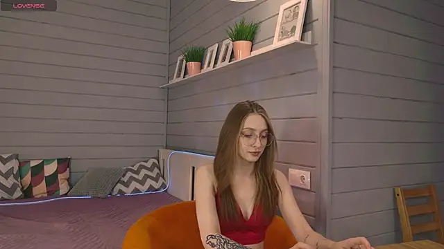 Vikki wyye online show from 10-10-25, 05:41