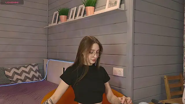 Vikki wyye online show from 09-24-25, 04:08