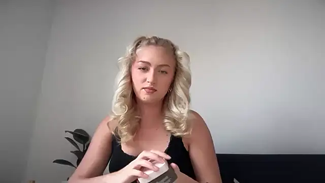 Snapshot of Kitty_Swetty chatting on 05-13-26, 03:08 Kitty Swetty online show from 05-13-26, 03:08
