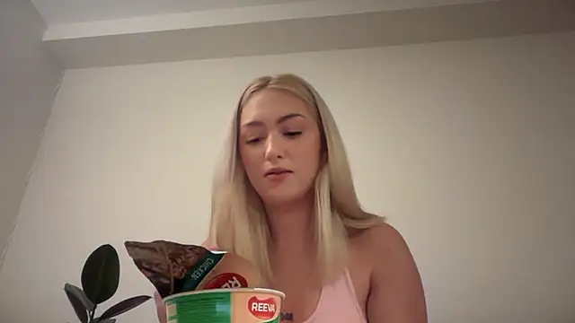 Kitty Swetty online show from 12-15-25, 10:59