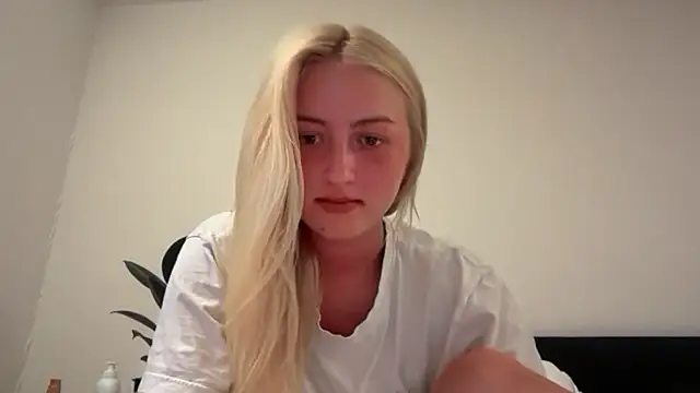 Snapshot of Kitty_Swetty chatting on 06-26-26, 08:47 Kitty Swetty online show from 06-26-26, 08:47