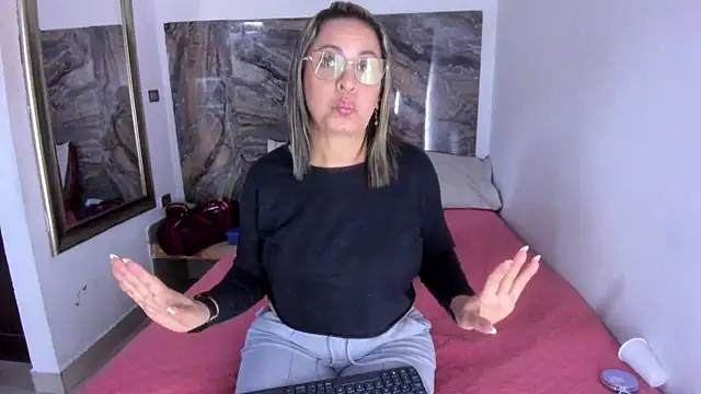 Agatha Pleasure online show from 05-20-26, 11:51