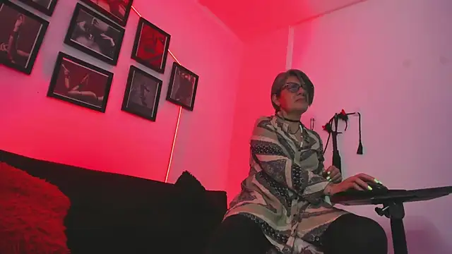 MistressNyx cg online show from 01-08-26, 04:24