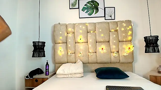 Zoelucas online show from 12-05-25, 12:04