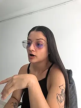 Snapshot of Coralinne__ chatting on 04-18-26, 03:36 Coralinne online show from 04-18-26, 03:36