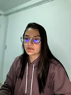 Snapshot of Coralinne__ chatting on 04-21-26, 01:07 Coralinne online show from 04-21-26, 01:07