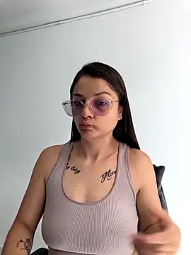 Snapshot of Coralinne__ chatting on 04-24-26, 03:03 Coralinne online show from 04-24-26, 03:03