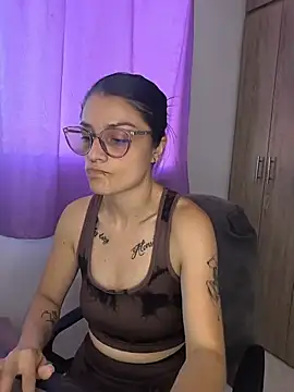 Coralinne   online show from 07-07-26, 04:32