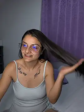 Coralinne   online show from 06-05-26, 01:10