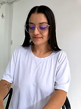 Snapshot of Coralinne__ chatting on 04-04-26, 03:18 Coralinne online show from 04-04-26, 03:18