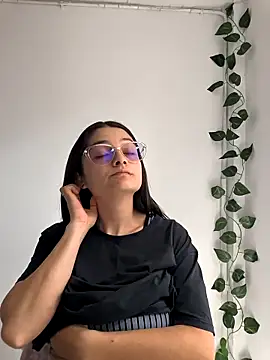 Snapshot of Coralinne__ chatting on 05-08-26, 03:27 Coralinne online show from 05-08-26, 03:27