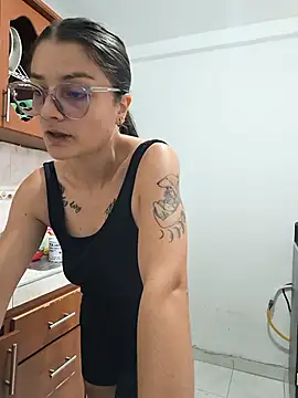 Coralinne   online show from 07-09-26, 03:44