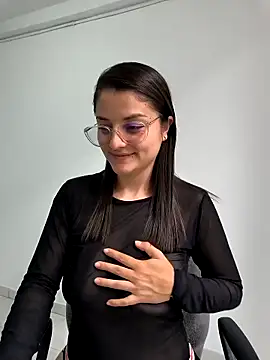 Snapshot of Coralinne__ chatting on 04-12-26, 03:48 Coralinne online show from 04-12-26, 03:48