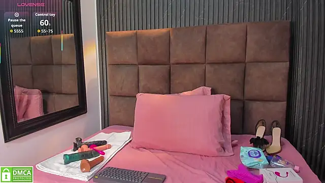 Snapshot of Gia_Scott chatting on 12-19-25, 08:33 Gia Scott online show from 12-19-25, 08:33