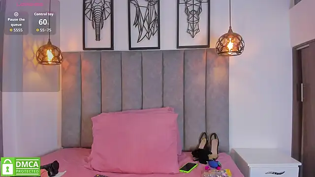 Snapshot of Gia_Scott chatting on 11-25-25, 02:17 Gia Scott online show from 11-25-25, 02:17