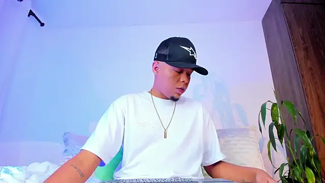 Snapshot of asmodeo_33 chatting on 02-19-26, 05:48 asmodeo 33 online show from 02-19-26, 05:48