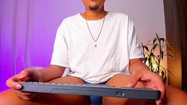 Snapshot of asmodeo_33 chatting on 09-18-25, 11:19 asmodeo 33 online show from 09-18-25, 11:19