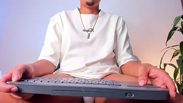 Snapshot of asmodeo_33 chatting on 10-21-25, 03:28 asmodeo 33 online show from 10-21-25, 03:28