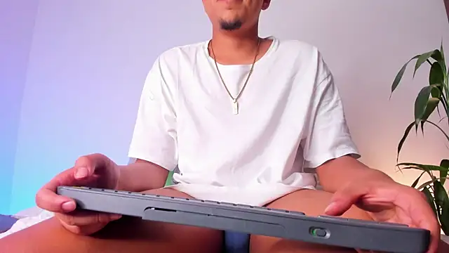 Snapshot of asmodeo_33 chatting on 10-31-25, 04:53 asmodeo 33 online show from 10-31-25, 04:53