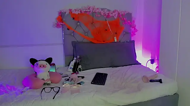 antonieta23 online show from 10-28-25, 07:40