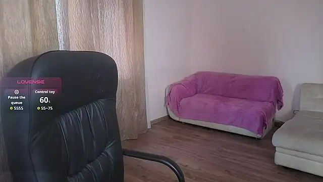 Laura Gol online show from 11-15-25, 01:04