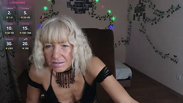 Laura Gol online show from 11-26-25, 04:34