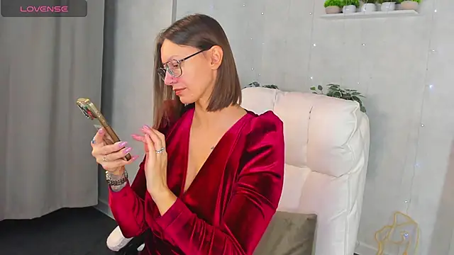 Elina Gravess online show from 09-27-25, 12:50