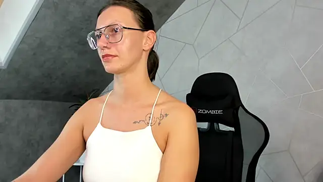 Elina Gravess online show from 09-20-25, 12:10