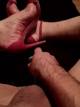 Snapshot of Crossedsissy chatting on 12-21-25, 06:48 Crossedsissy online show from 12-21-25, 06:48