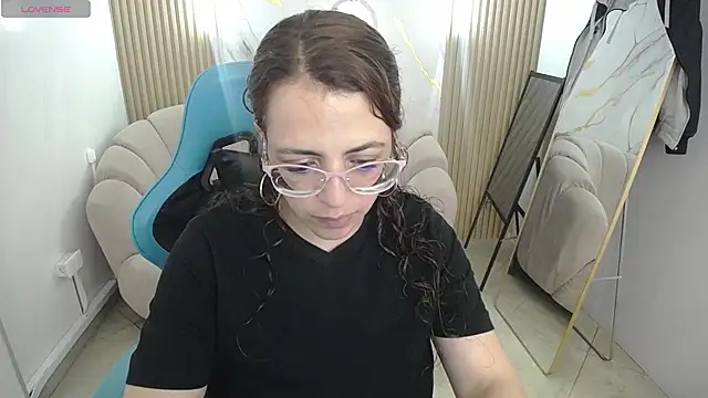 Snapshot of _Evoni_b chatting on 10-05-25, 12:18 Evoni b online show from 10-05-25, 12:18