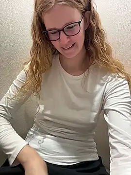 Bikergirl 97 online show from 11-17-25, 12:20