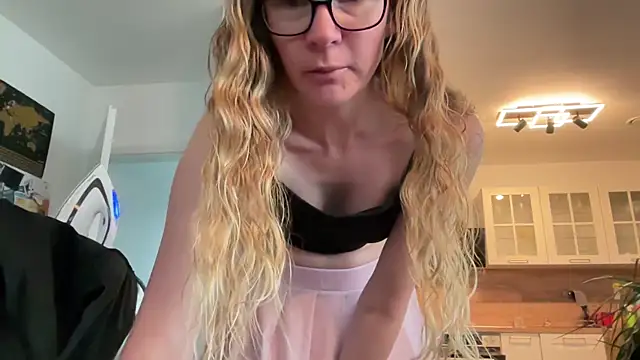 Bikergirl 97 online show from 05-05-26, 04:21