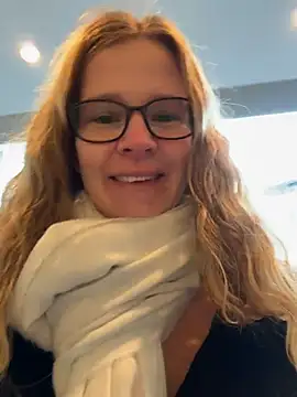 Bikergirl 97 online show from 11-20-25, 11:55