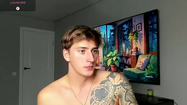 DaniHort online show from 10-26-25, 02:17