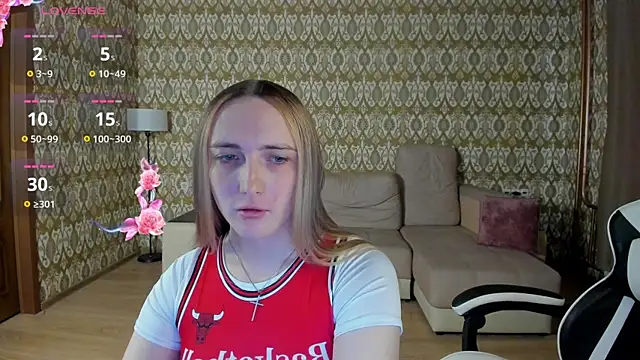 Snapshot of Vi_Luxy chatting on 05-15-26, 01:14 Vi Luxy online show from 05-15-26, 01:14